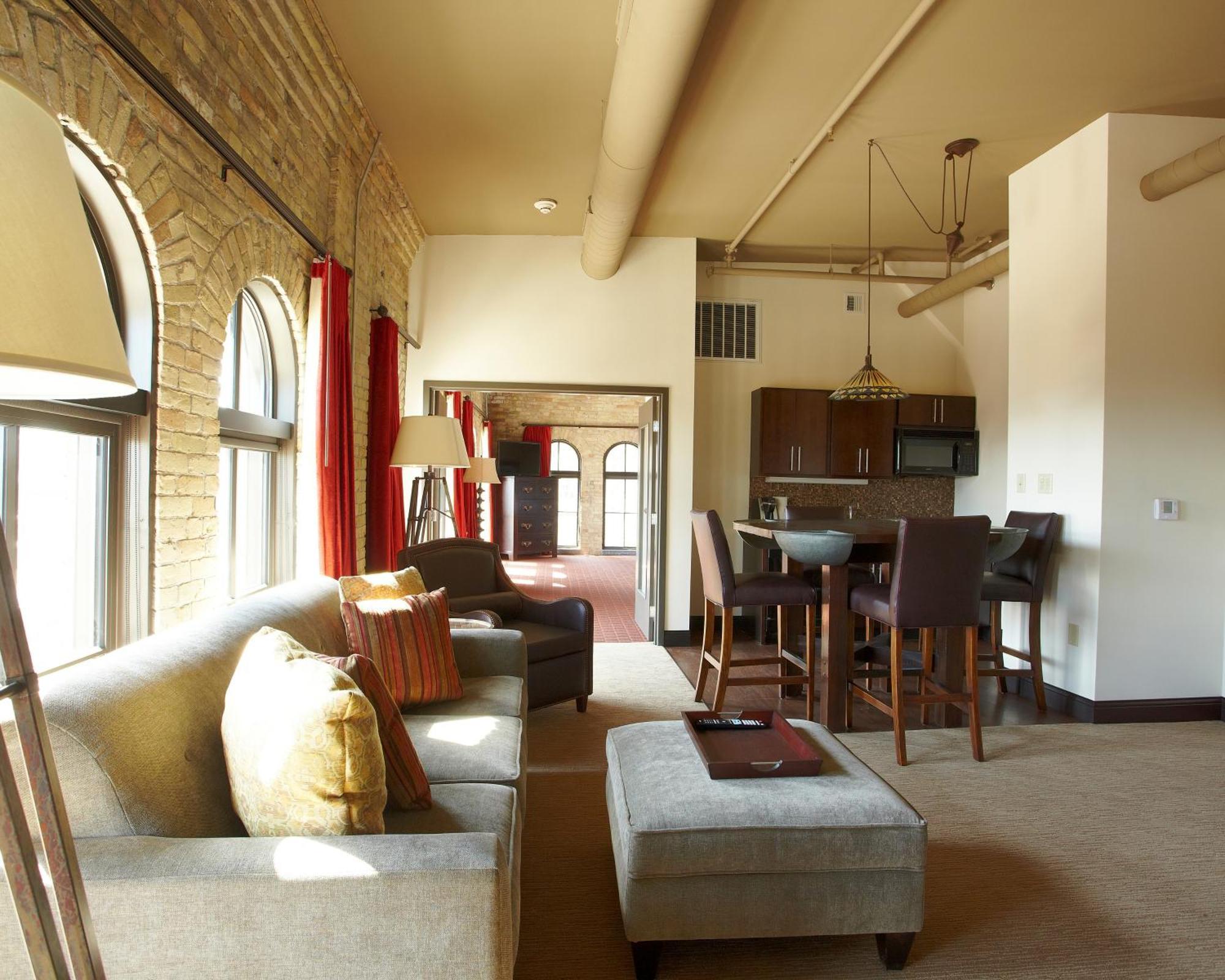 Brewhouse Inn And Suites Milwaukee Esterno foto